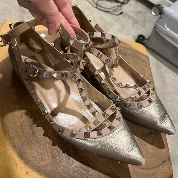 Pre Loved Valentino Flats - Picture 3 of 5